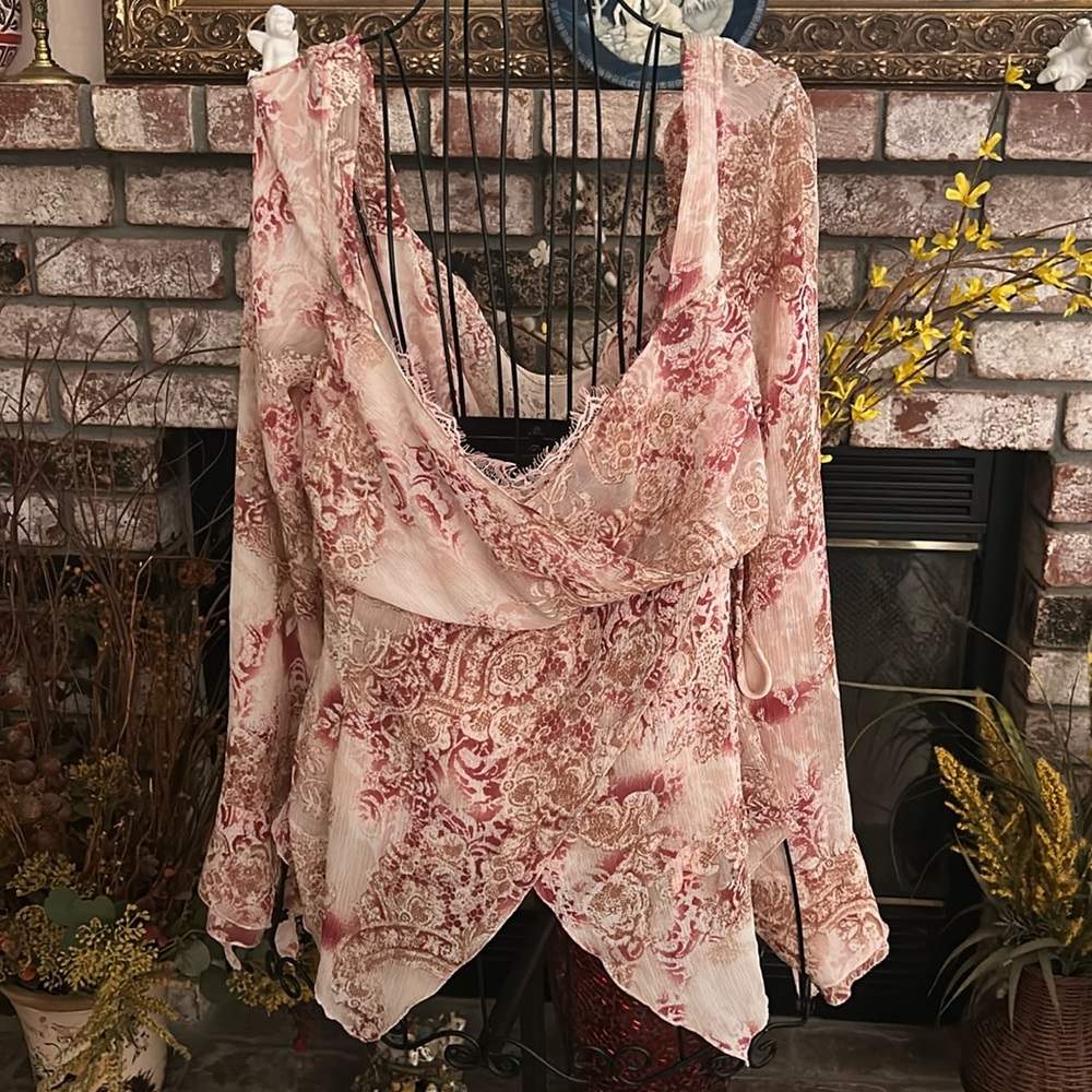 Vtg 2000s Pink and cream lace mesh top with Slit Sleeves